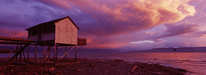 Wasserburg - Badehaus mit roter Wolke